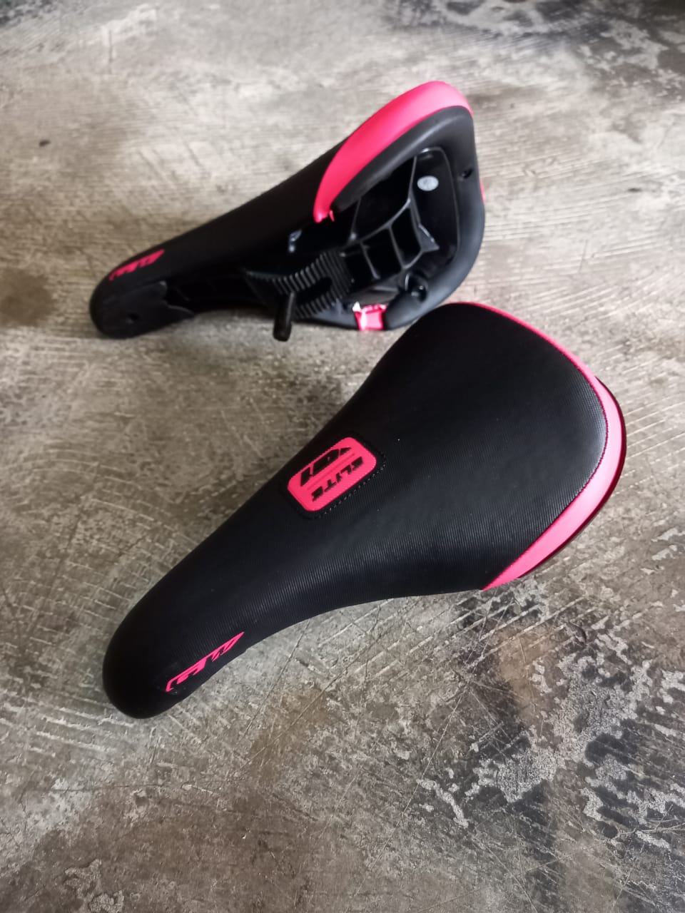 BANCO GW PIVOTAL ELITE FINO PRETO / ROSA
