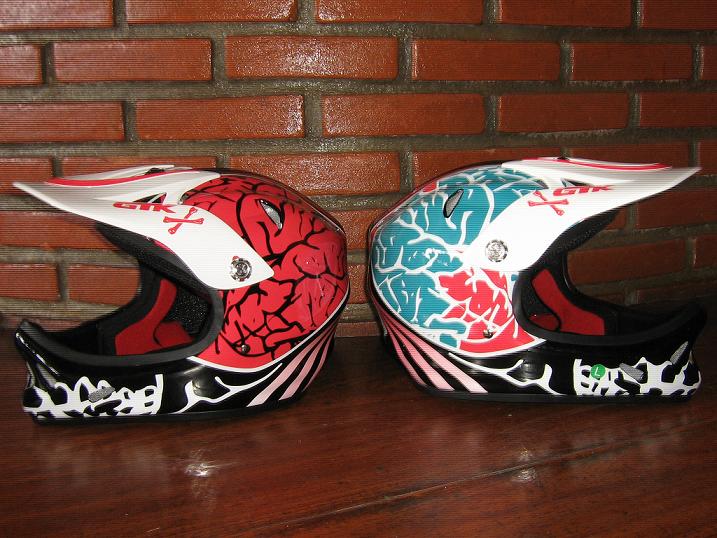CAPACETE GTK FULL FACE VERMELHO ou AZUL / BRANCO