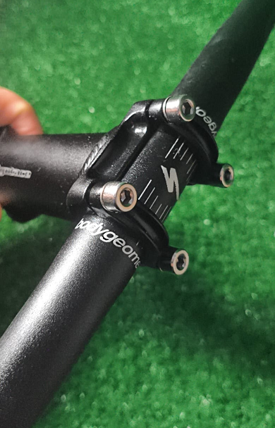 GUIDÃO SPECIALIZED BODYGEOMETRY SPEED 42CM PRETO C/ MESA SYNTACE 105MM 6º + OU - — foto 2