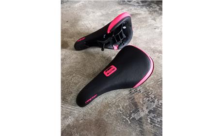 BANCO GW PIVOTAL ELITE FINO PRETO / ROSA