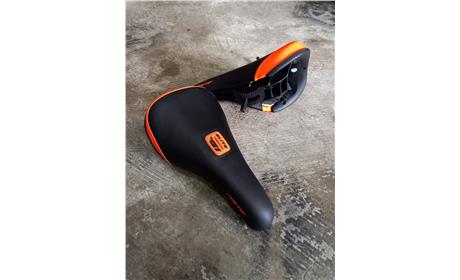 BANCO GW PIVOTAL ELITE FINO PRETO / LARANJA
