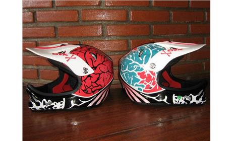 CAPACETE GTK FULL FACE VERMELHO ou AZUL / BRANCO