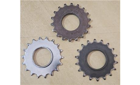 COG PINHÃO BIKE FIXA COM ROSCA 18 DENTES ( USADAS )