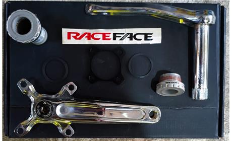 PEDIVELA 2 PÇS RACE FACE ATLAS BMX 68/73 x  170MM CROMADO