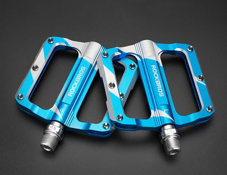 PEDAL ROCKBROSS PLATAFORMA ROLETADO ALUM. AZUL/BRANCO