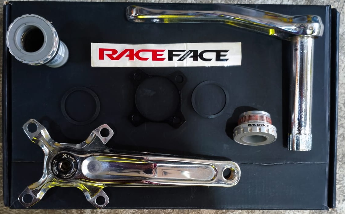 PEDIVELA 2 PÇS RACE FACE ATLAS BMX 68/73 x  170MM CROMADO