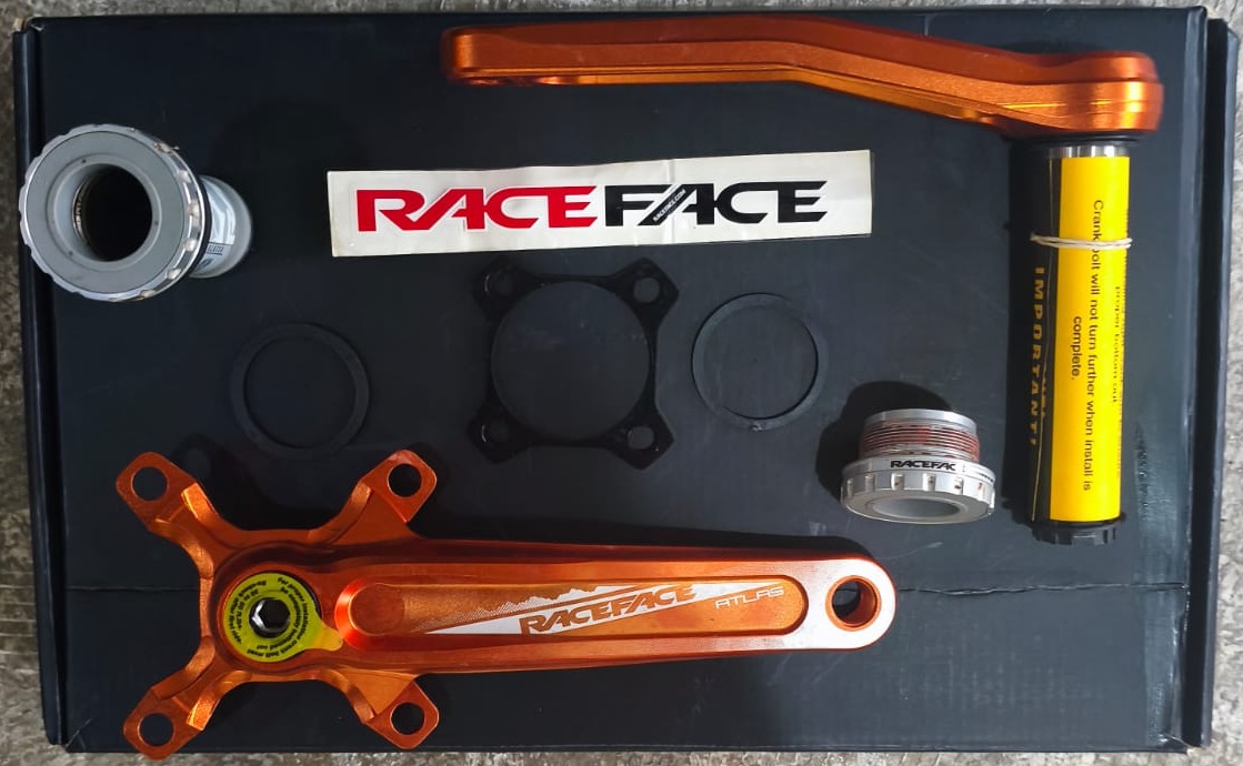 PEDIVELA 2 PÇS RACE FACE ATLAS BMX 68/73 x  170MM LARANJA